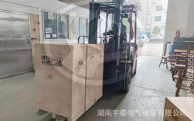 礦用電機(jī)車(chē)配件出口海外 2.jpg