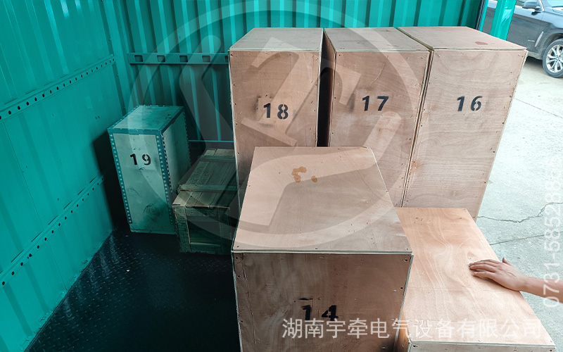 礦用電機(jī)車(chē)配件出口海外 4.jpg