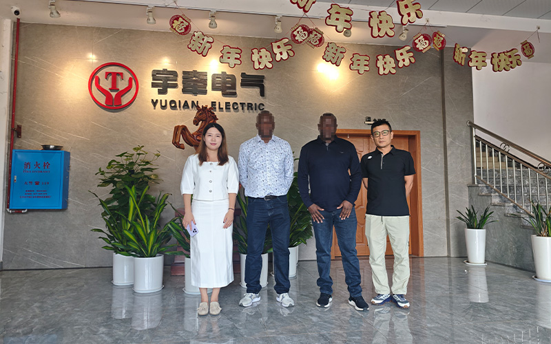 海外煤礦客戶來礦用電機車廠家考察5.jpg
