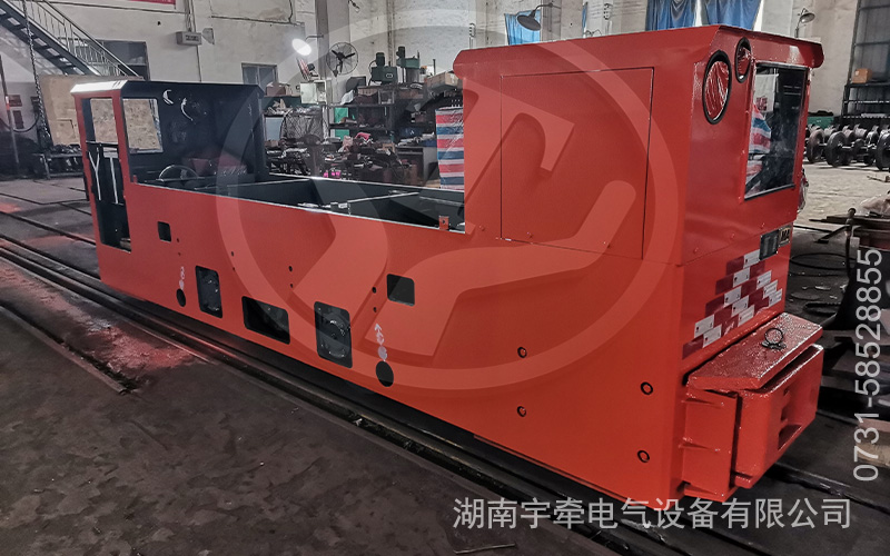 雙駕駛室8噸防爆蓄電池電機車發貨 1.jpg